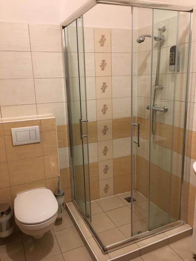 Restaurace A Penzion U Lesa Havirov Luaran gambar